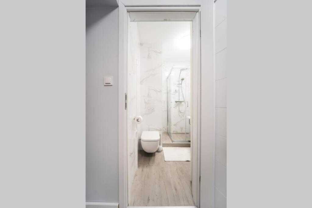 4 Rooms Apartment On Martket Square - Nice View - 150 M Town Hall Wroclaw Exterior photo